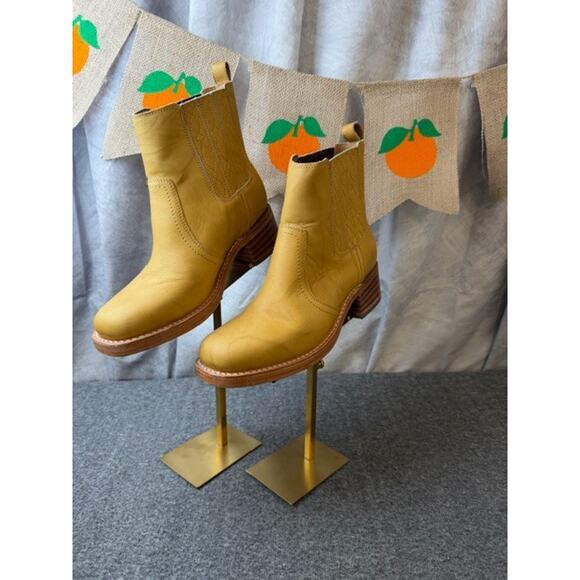 Frye Banana Campus Chelsea Ankle Boot Light Sand Distressed Leather 9.5 B - Picture 2 of 10